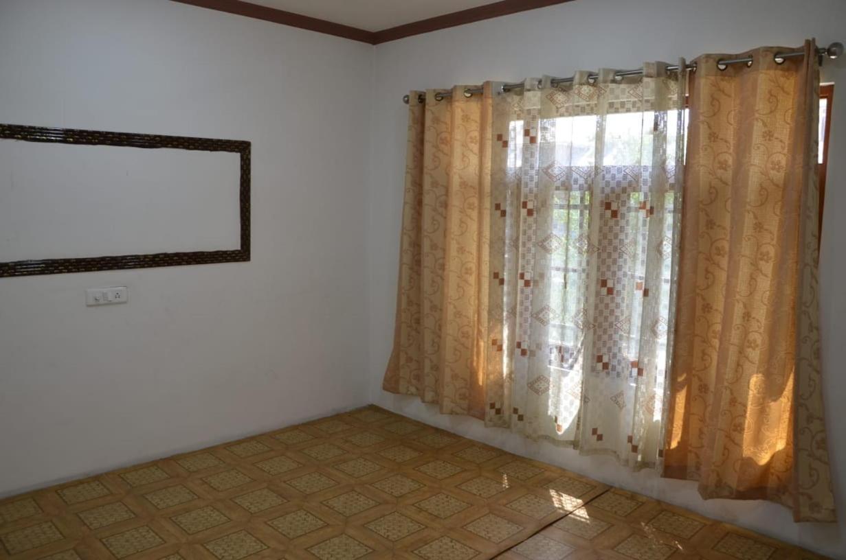 Mir Manzil Bed & Breakfast ศรีนาการ์ ภายนอก รูปภาพ