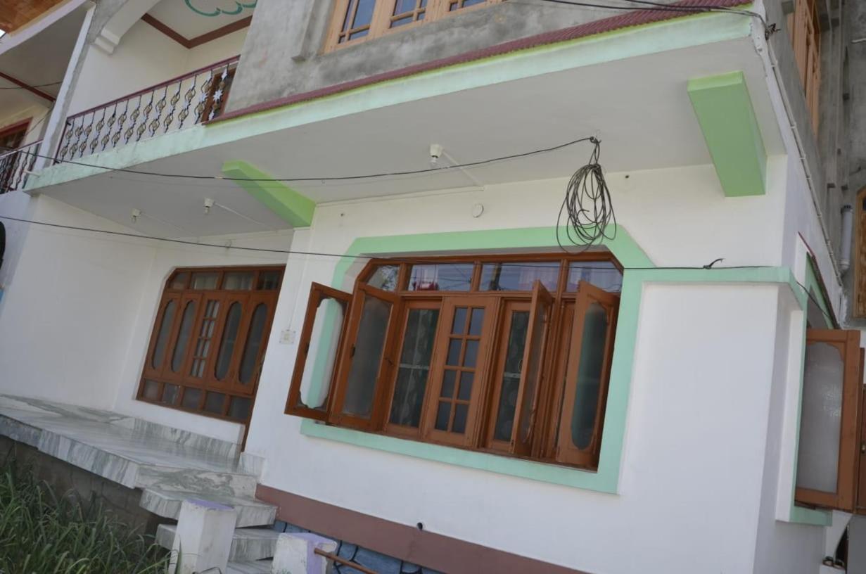 Mir Manzil Bed & Breakfast ศรีนาการ์ ภายนอก รูปภาพ