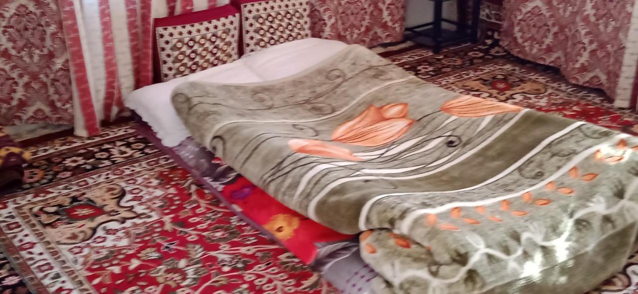 Mir Manzil Bed & Breakfast ศรีนาการ์ ภายนอก รูปภาพ