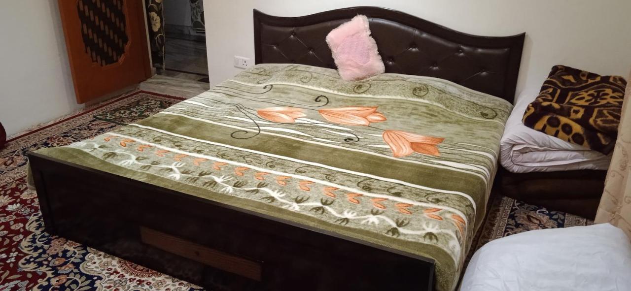 Mir Manzil Bed & Breakfast ศรีนาการ์ ภายนอก รูปภาพ