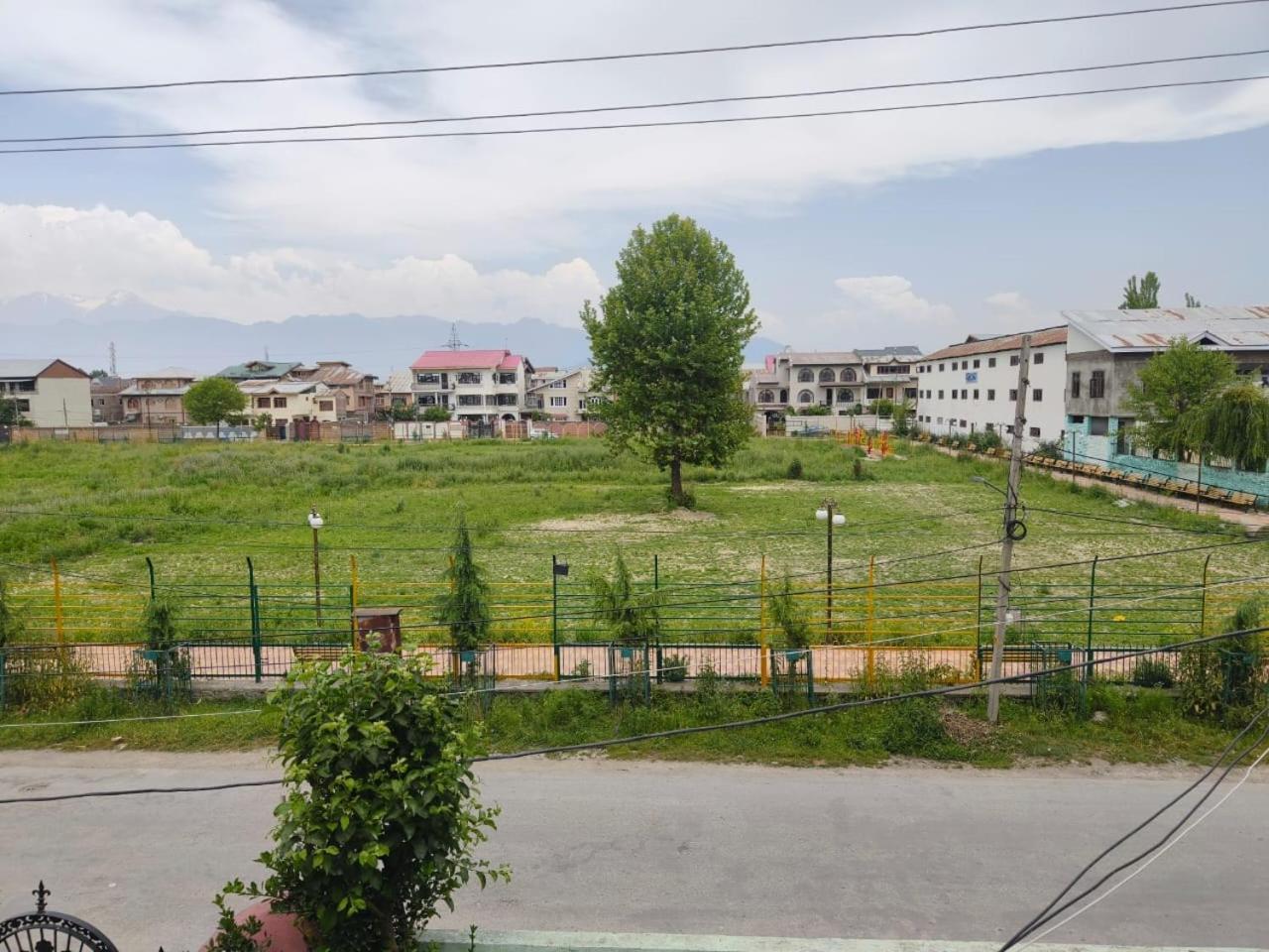 Mir Manzil Bed & Breakfast ศรีนาการ์ ภายนอก รูปภาพ